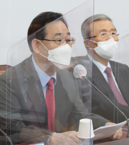 국민의힘 주호영 원내대표가 2일 오전 서울 여의도 국회에서 열린 비상대책위원회의에서 발언하고 있다. <연합뉴스>
